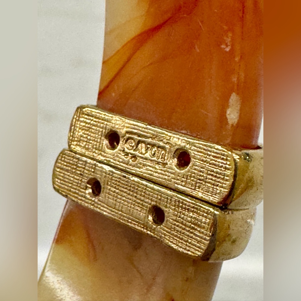 β¨ Vintage Avon Marbled Lucite Hinged Bracelet | Swirled Butterscotch & Amber π― - Picture 3 of 7